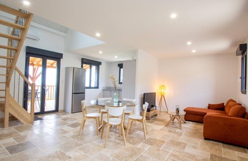 Preyssac-d'Excideuil Cottage | Maison moderne avec WiFi, animaux admis, parking et climatisation en Périgord Vert