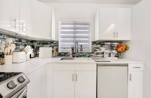 Survey Creek Maison | Modern house in beautiful West Boca Raton, mini-gym, pool, outdoor kitchen