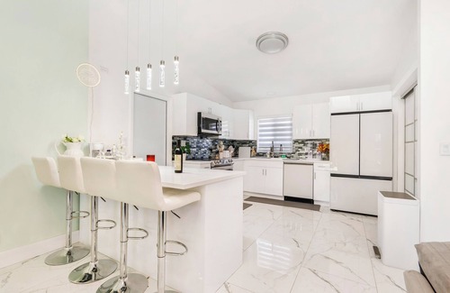Survey Creek Maison | Modern house in beautiful West Boca Raton, mini-gym, pool, outdoor kitchen