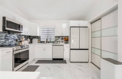Survey Creek Maison | Modern house in beautiful West Boca Raton, mini-gym, pool, outdoor kitchen
