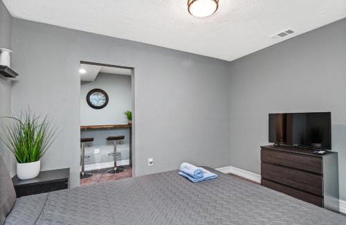Safety Harbor Appartement | Modern House in Clearwater with access to a Shared Swimming Pool