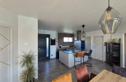 Breuil Magne Maison | Maison moderne avec piscine dans un endroit calme à 15 minutes de la mer
