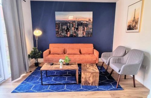 Basildon Maison | Modern house with free parking