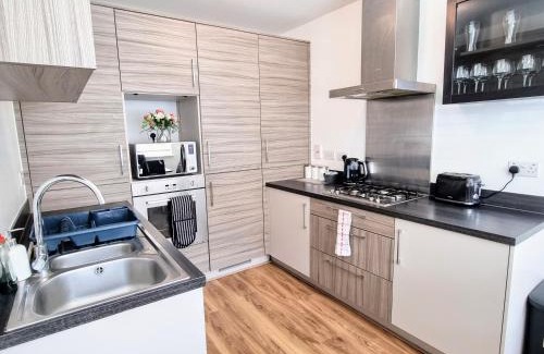 Basildon Maison | Modern house with free parking