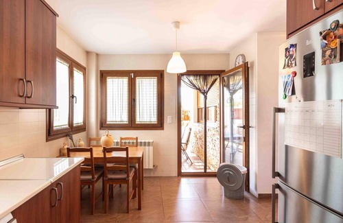Durcal Cottage | Maison moderne avec piscine, jardin, vue sur les montagnes et barbecue