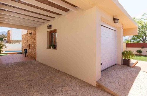 Durcal Cottage | Maison moderne avec piscine, jardin, vue sur les montagnes et barbecue