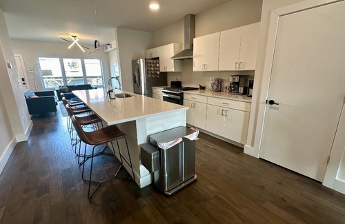 St. Louis Maison | Modern House with Terrace Near Forest Park
