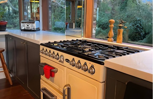 Avoca Maison | Modern, Iconic Million Dollar Views