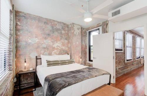 South Main Historic District Appartement | Modern in Historic Shell in the Heart of Downtown!
