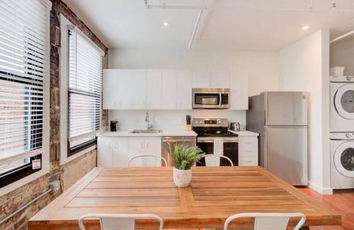South Main Historic District Appartement | Modern in Historic Shell in the Heart of Downtown!
