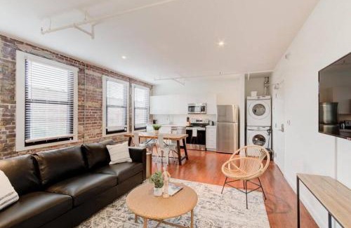 South Main Historic District Appartement | Modern in Historic Shell in the Heart of Downtown!