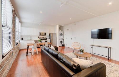 South Main Historic District Appartement | Modern in Historic Shell in the Heart of Downtown!