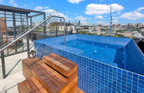 Collingwood North Appartement | Modern, Industrial Hideaway