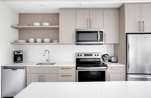 Forest Hills - Woodbourne Appartement | Modern Jamaica Plain 1BR w/ W/D nr Forrest Hills T, by Blueground
