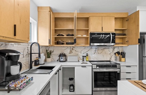 Oak Cliff Appartement | Modern Japandi 2BR w/Parking & EV Charger