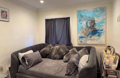 Jericho Maison | Modern Jericho 3BR Top Floor, Walk to everything
