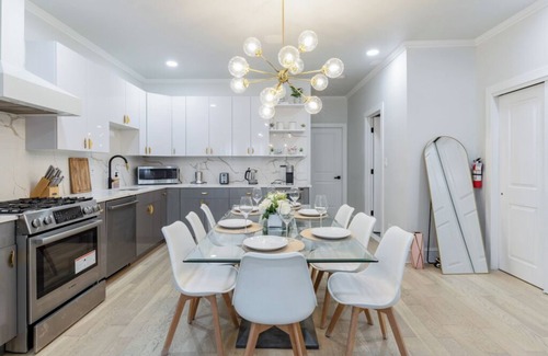 McGinley Square Copropriété | Modern Jersey City Getaway - Art & Family Fun!