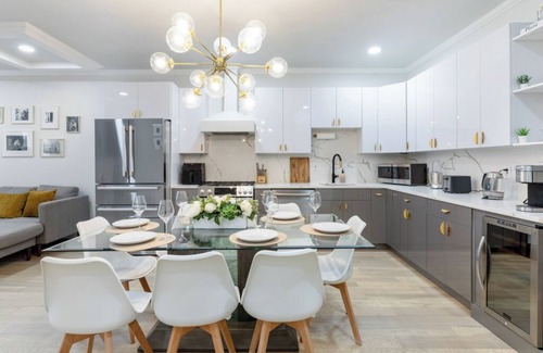 McGinley Square Copropriété | Modern Jersey City Getaway - Art & Family Fun!