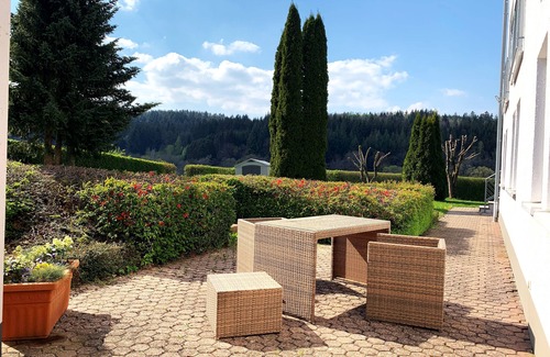 Dausfeld Appartement | Modern junior suite with kitchen and garden terrace