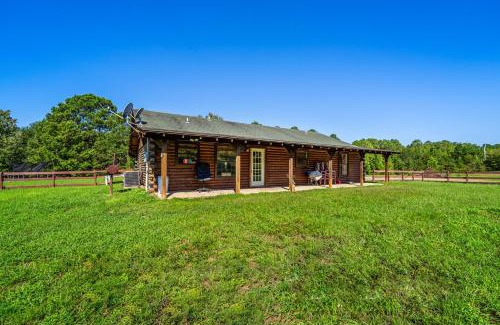 Kilgore Maison | Modern Kilgore Home with Yard about 14 Mi to Lake!