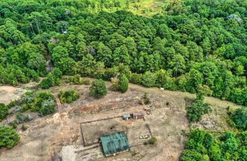 Kilgore Maison | Modern Kilgore Home with Yard about 14 Mi to Lake!