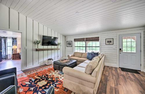 Kilgore Maison | Modern Kilgore Home with Yard about 14 Mi to Lake!