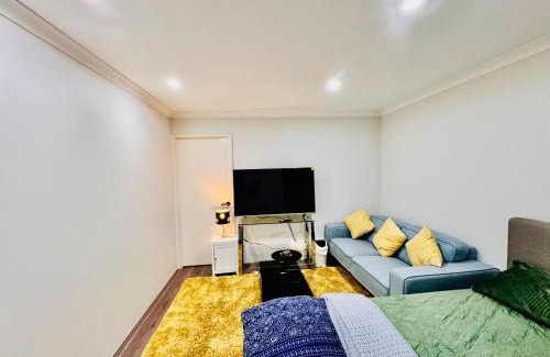 Brabham Maison | Modern King Suite on Swan Valley Doorstep