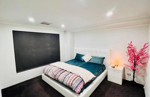Brabham Maison | Modern King Suite on Swan Valley Doorstep