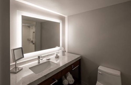 Downtown Station Balnéaire | SUNSET VIEW, MODERN UNIT! POOL, PARKING, RESTAURANT, FITNESS CENTER