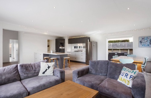 Waihi Beach Maison | Modern Kiwi Bach - Waihi Beach Holiday Home
