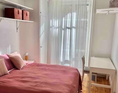 Vasastan Appartement | Modern lägenhet med balkong