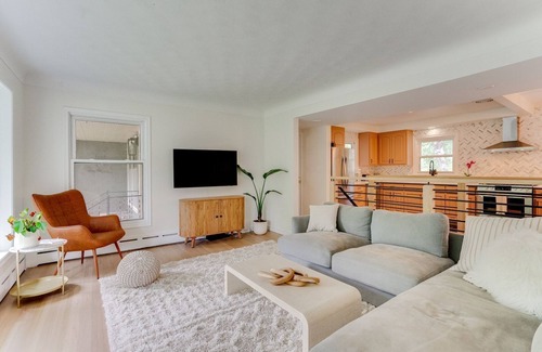 White Bear Lake Maison | Modern Lake Home!