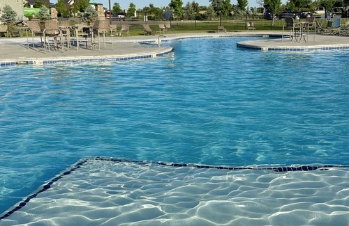 Lakewood Maison | Modern Lakefront Escape. Tranquil Haven: Ski & Beach Retreat.
