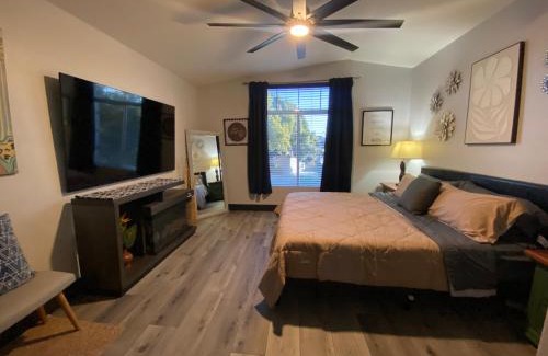 Ocotillo Maison | Modern Lakefront Paradise