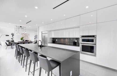 Glenvar Heights Villa | Modern Lakefront Villa w/ Pool, Jacuzzi and Gym