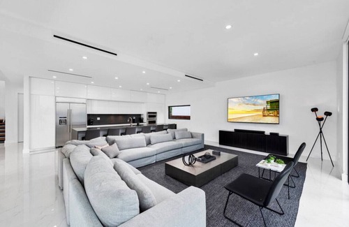 Glenvar Heights Villa | Modern Lakefront Villa w/ Pool, Jacuzzi and Gym