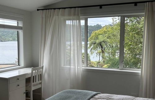 Lake Okareka Maison | Modern Lakeside Home