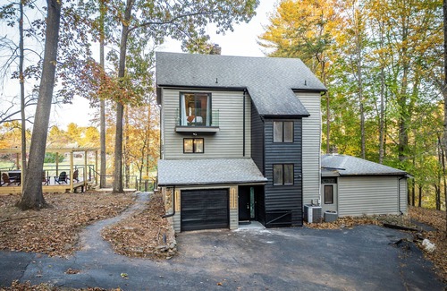 Nellysford Maison | Modern Lakeside Mountain Retreat With Cabin Charm