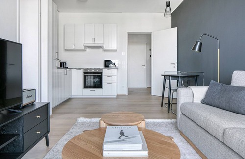 Erdberg Appartement | Modern Landstraße 1BR w/ Elevator & Rooftop Pool, near U3, by Blueground