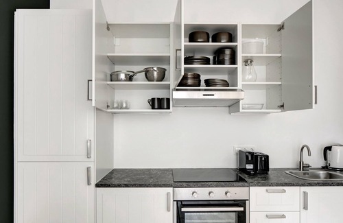 Erdberg Appartement | Modern Landstraße 1BR w/ Amazing Views, steps from Danube, by Blueground