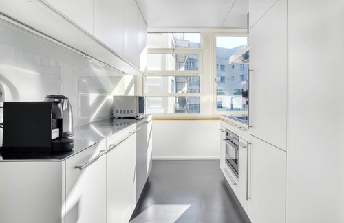 Langstrasse Appartement | Modern Langstrasse 2.5 Room w/ Storage, 5 mins to Tram, by Blueground