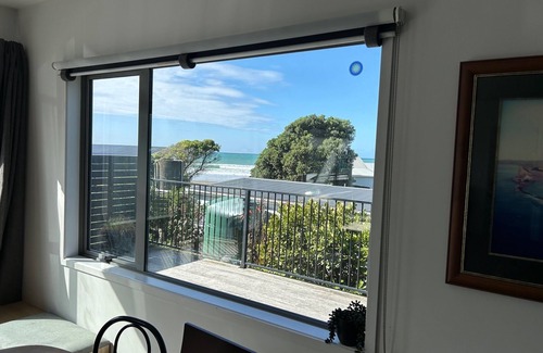 Castlepoint Maison | Modern Little Place At Castlepoint - with Private Direct Beach Access