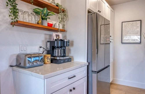 Overlook Appartement | Modern Living Steps From Downtown