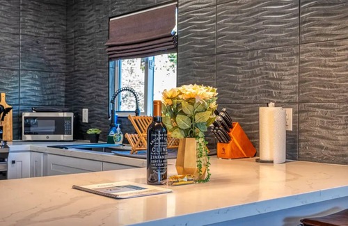 Overlook Appartement | Modern Living Steps From Downtown