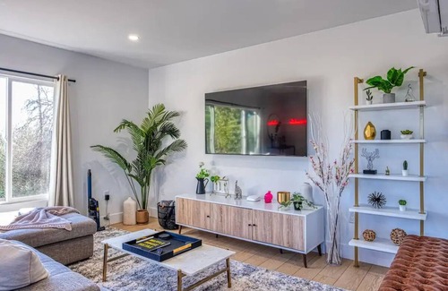 Overlook Appartement | Modern Living Steps From Downtown