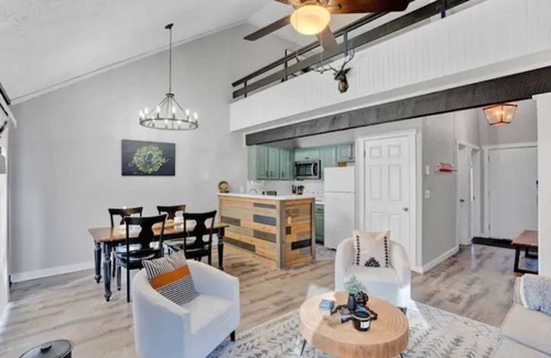White Haven Maison | Modern loft w/ pond view near lakes, golf & more!