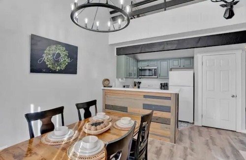 White Haven Maison | Modern loft w/ pond view near lakes, golf & more!