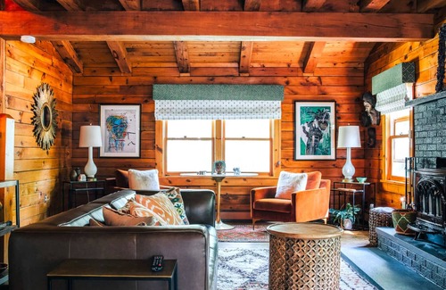Stone Ridge Maison | Modern log cabin sited on six acres of land, private and secluded, serene.