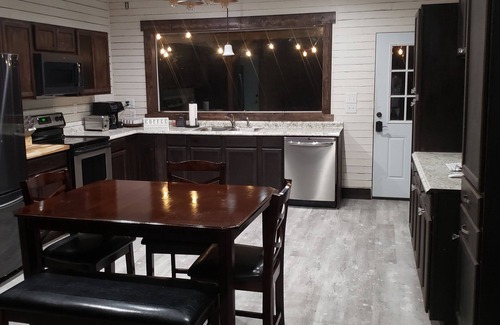 Tulsa Cabine | Modern Log Cabin with indoor and outdoor jacuzzi tubs