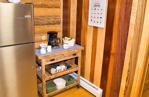 Spencer Cabine | Modern Log Home Retreat and Yoga Studio, Minutes from Ithaca and Colleges